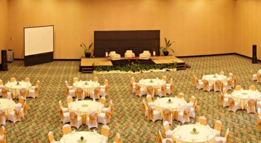 Sintesa Peninsula 5* Manado