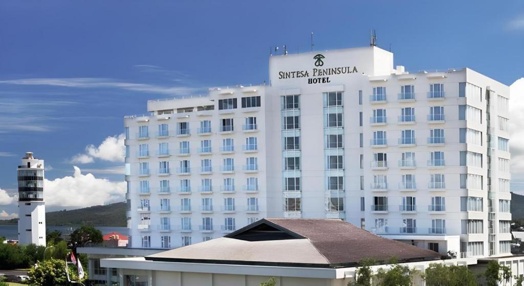 Sintesa Peninsula Hotel Manado