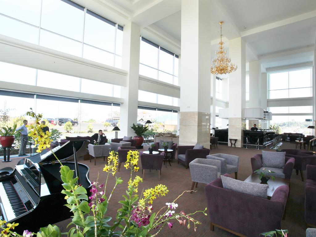 Hotel Sintesa Peninsula Manado